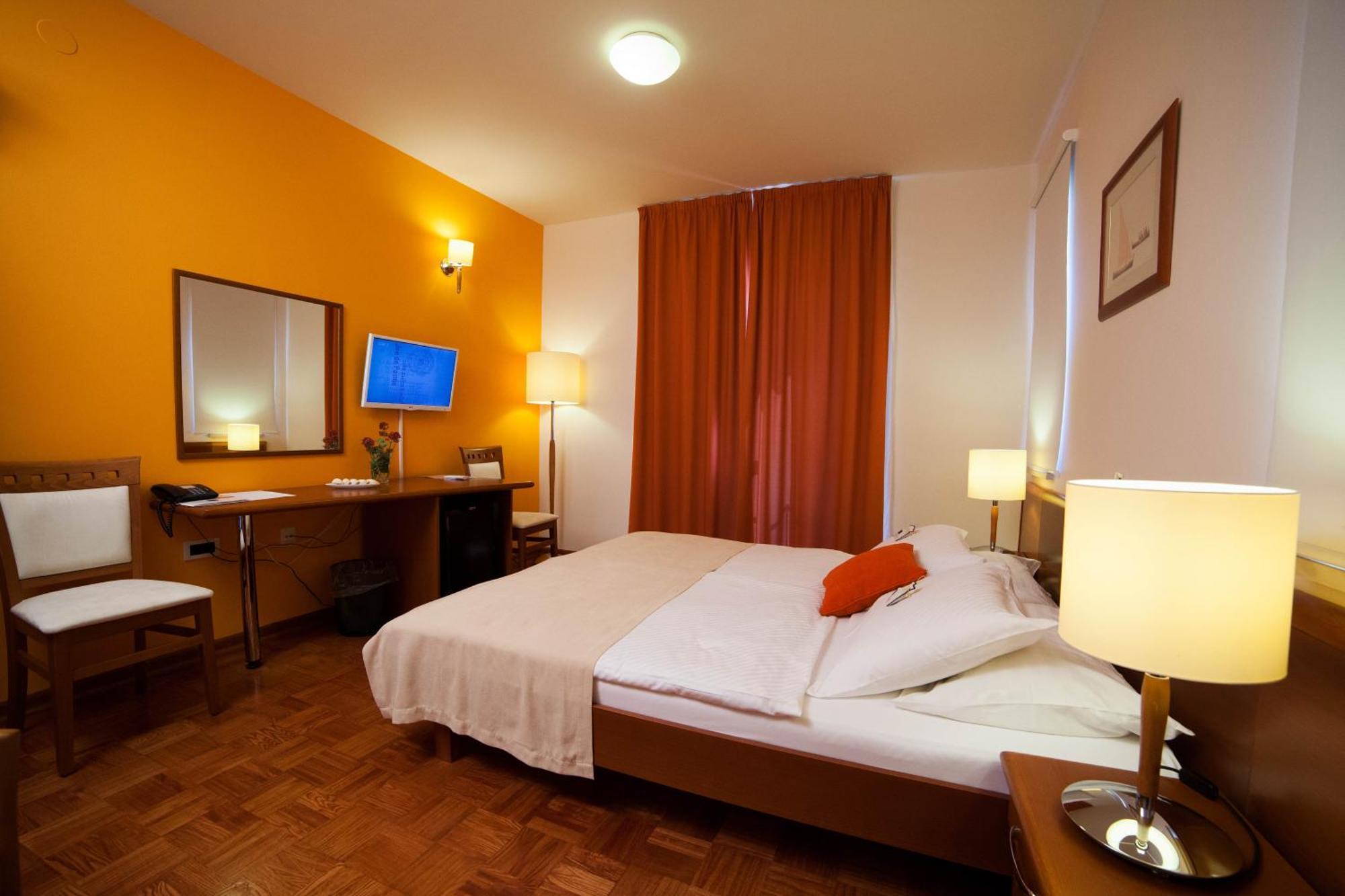 Hotel Manora Nerezine Bagian luar foto