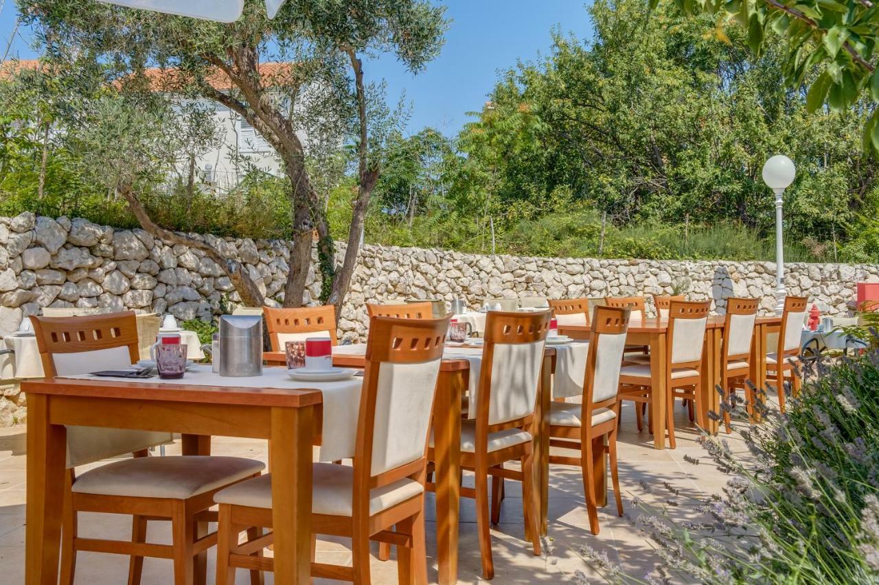 Hotel Manora Nerezine Bagian luar foto